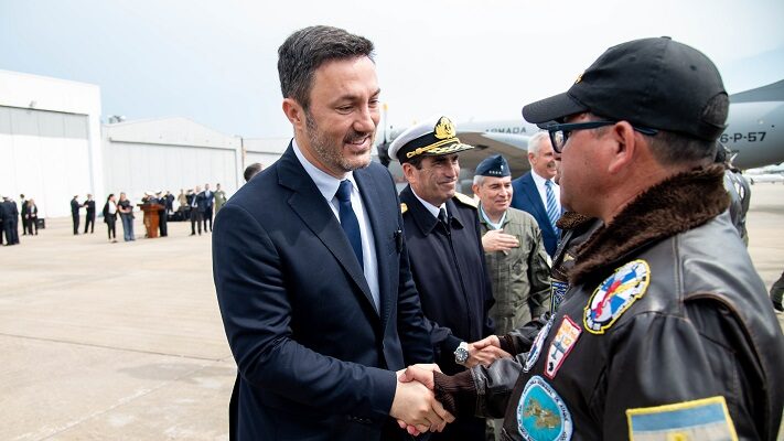 armada argentina, LUIS PETRI