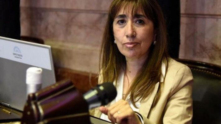 ROXANA REYES, Santa Cruz, ucr