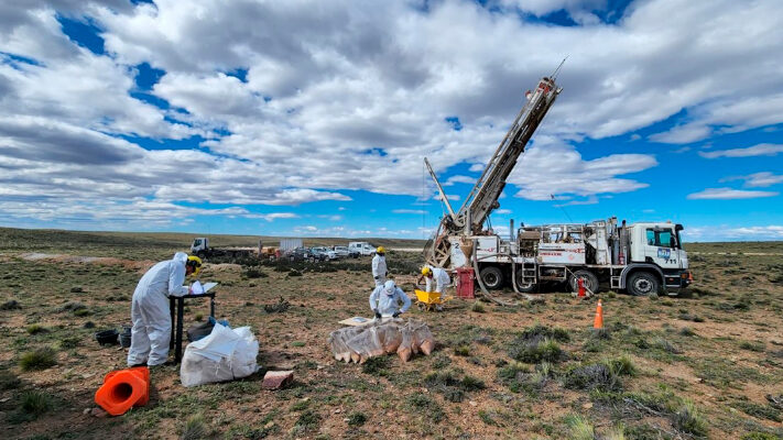 Etiquetas: cerro leon, perforación, plata, Santa Cruz, unico silver