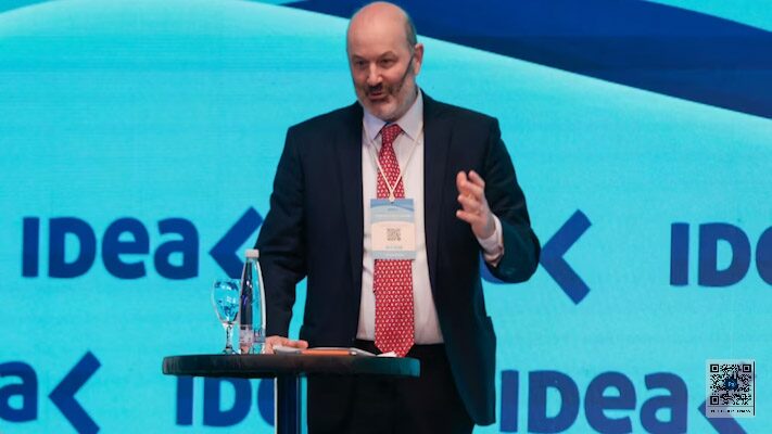 Sturzenegger anunció en IDEA que se viene la “motosierra profunda”