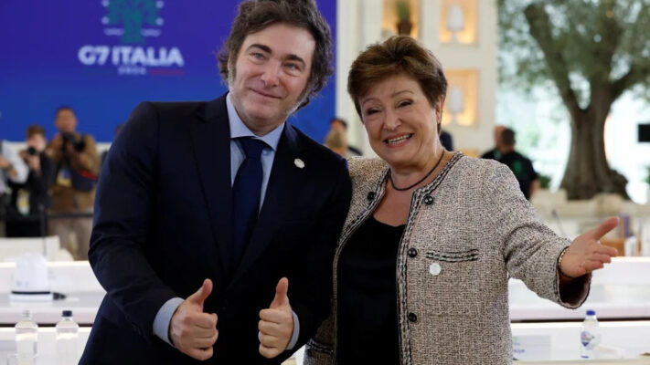 El FMI oficializó la reducción de los sobrecargos de deuda