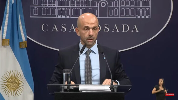 DECAHF, Despidos, Franco Magetta, trenes