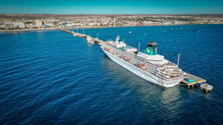 Con más de mil pasajeros arribó el Artania a Puerto Madryn