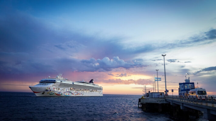 El Norwegian Star amarró en Puerto Madryn