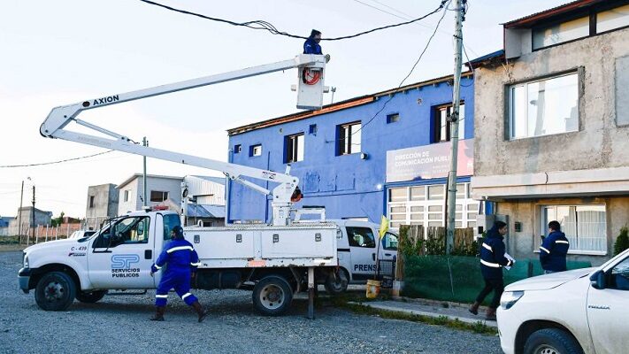 Una oficina de la municipalidad de Río Gallegos se colgaba de la electricidad