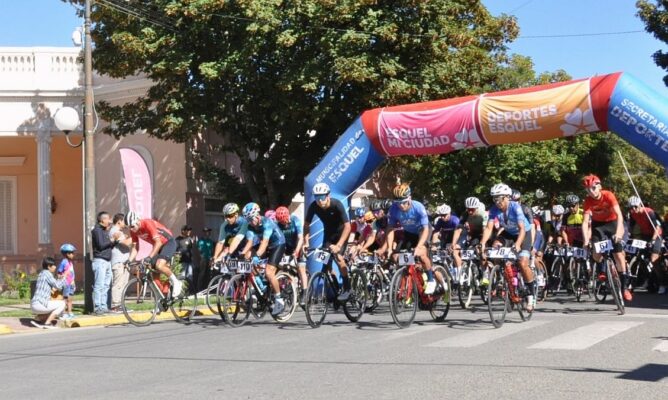 Etiquetas: Ciclismo de Ruta, esquel, tecka