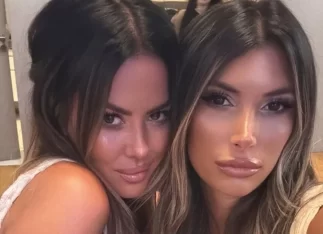 Flor Parisé, Karina Jelinek