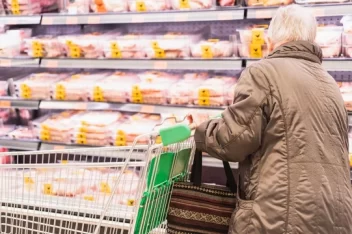 El consumo cayó 1,5% en agosto y lleva ocho meses en baja