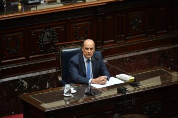 GUILLERMO FRANCOS, libra