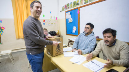 Luque votó y celebró el entusiasmo de la militancia por la interna peronista