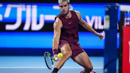 Carlos Alcaraz superó a Sebastián Báez en su debut en Tokio