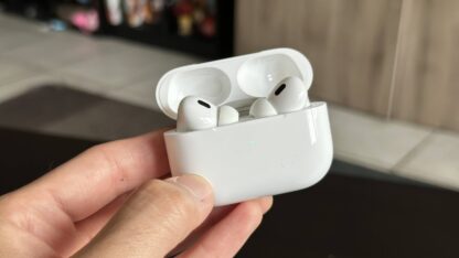 Los AirPods podrán traducir en simultáneo lo que se escuche