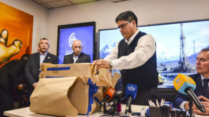 Etiquetas: ÁREAS PETROLERAS, CLAUDIO VIDAL, Santa Cruz, YPF