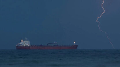 Irán persiste en restringir el paso por el estrecho de Ormuz