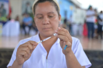 En Rusia incluirían vacunas contra el cáncer en el programa de seguro médico en 2026