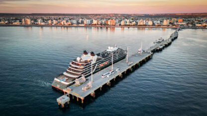 El Seabourn Venture engalana el muelle Piedra Buena