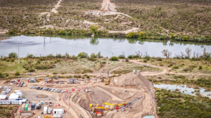 El oleoducto VMOS ya cruza por el río Negro