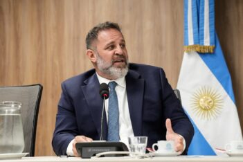 Glinski advirtió sobre la «clausura del debate» parlamentario tras reformas por decreto