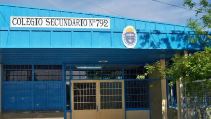 Escuelas prohíben ingreso con mochilas ante recientes amenazas