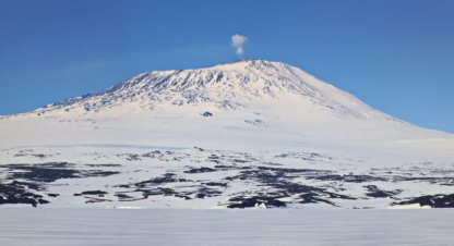 El volcán que escupe oro de la Antártida