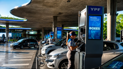 Tercer mes consecutivo que cae el consumo de combustible