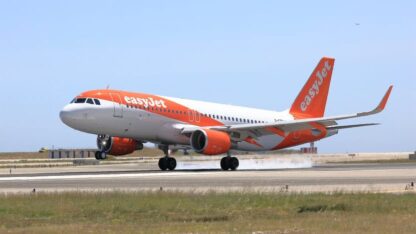 Desvían un vuelo por un dispositivo cargando con una batería externa en la bodega