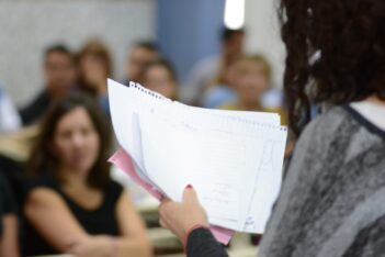 Premian a docentes de Chubut con 0,1 puntos por completar una encuesta de Nación