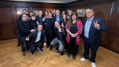 Postal con Kicillof de cara al 2027