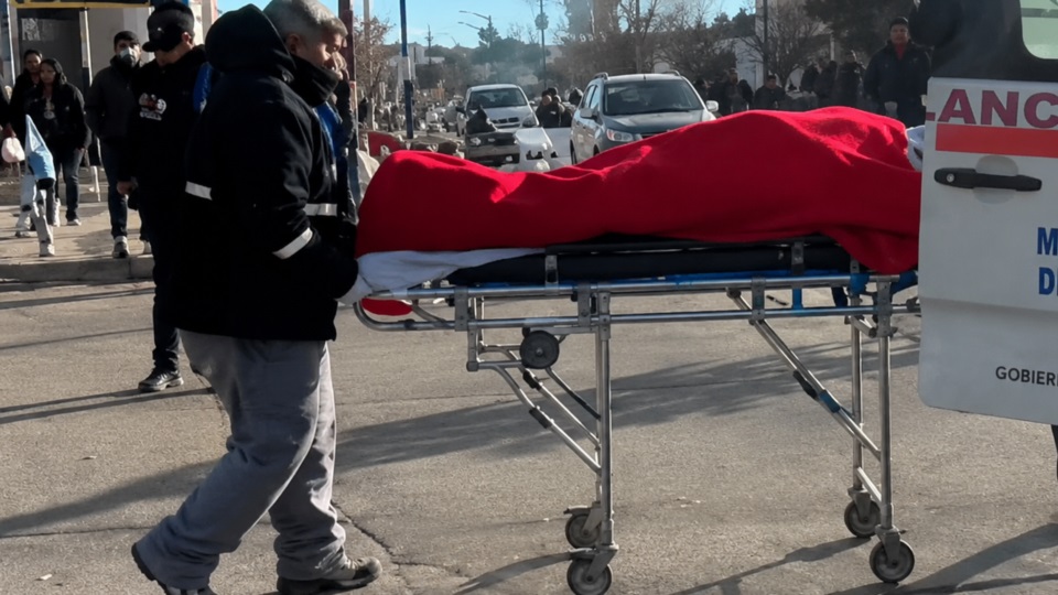 Accidente en Trelew deja a una mujer herida y atrapada en su vehículo