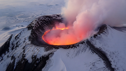 El volcán de la Antártida que expulsa cristales de oro