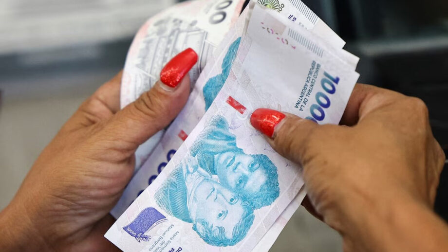 El salario mínimo ya se ubica 20% por debajo de los niveles más bajos de la década del 90