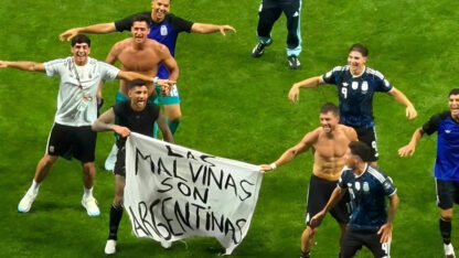 La FIFA sancionó a la Argentina por la bandera de Malvinas