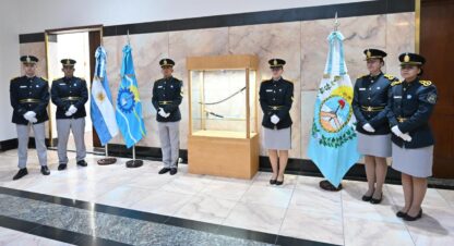 La réplica del Sable de San Martín se exhibe en Rawson