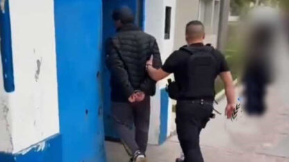 Tenía pedido de captura y se entregó a la Policía