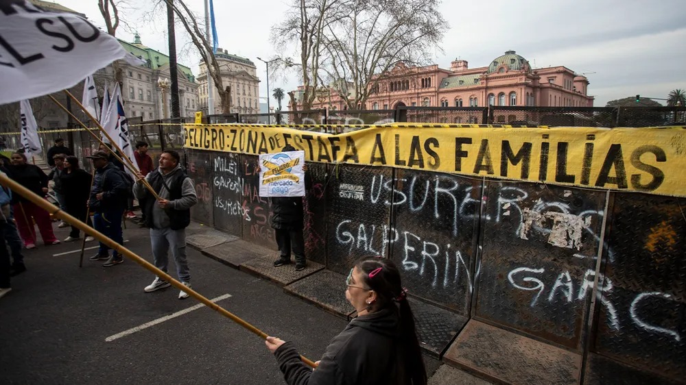 La CGT informa que el 58,7% de los argentinos tiene deudas