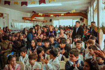 La Escuela 25 de Futalaufquen celebra sus 100 años plantando 32 mil árboles nativos