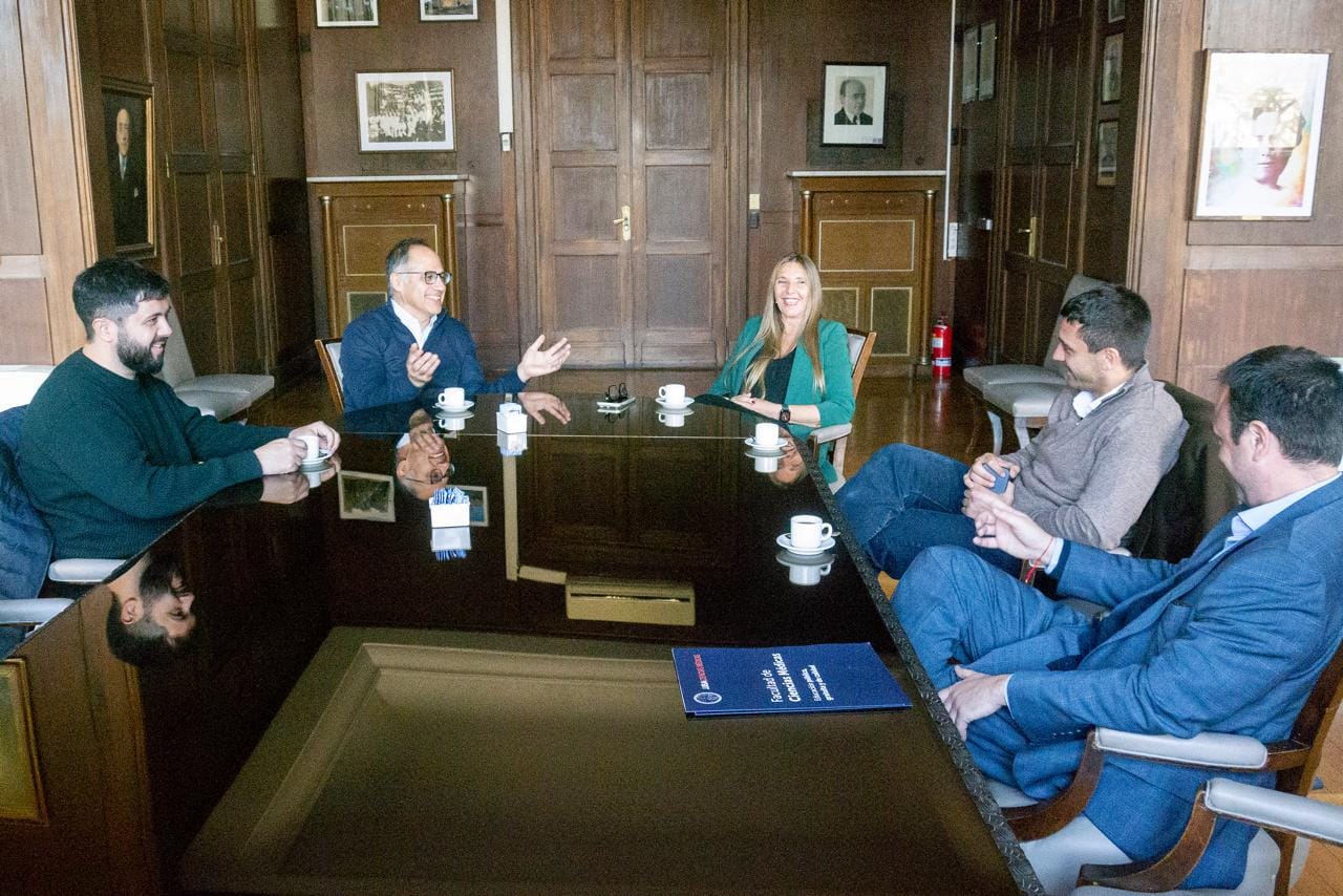 Firma del acuerdo entre Chubut y la UBA