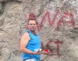 Condenan al camionero que grafiteó las rocas del Parque Nacional Nahuel Huapi