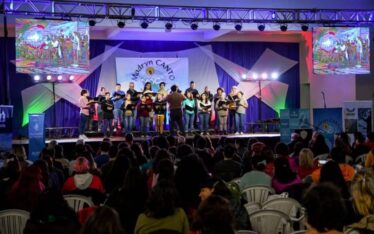 Convocan a coros y grupos vocales para el Madryn Canto