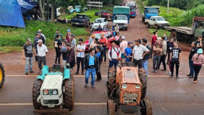 Yerbateros misioneros protestaron durante la visita de Milei