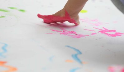 Convocan a docente para que presenten trabajos artísticos