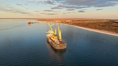Llegaron a Río Negro las monoboyas del oleoducto Vaca Muerta Oil Sur