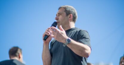 Luque instó al peronismo a escuchar a «la gente que la está pasando mal»