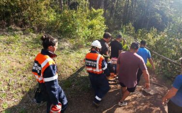 Un senderista debió ser rescatada en El Hoyo