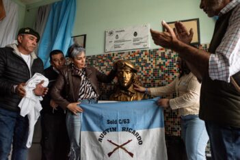 En Tecka inauguraron un busto del héroe de Malvinas Austin