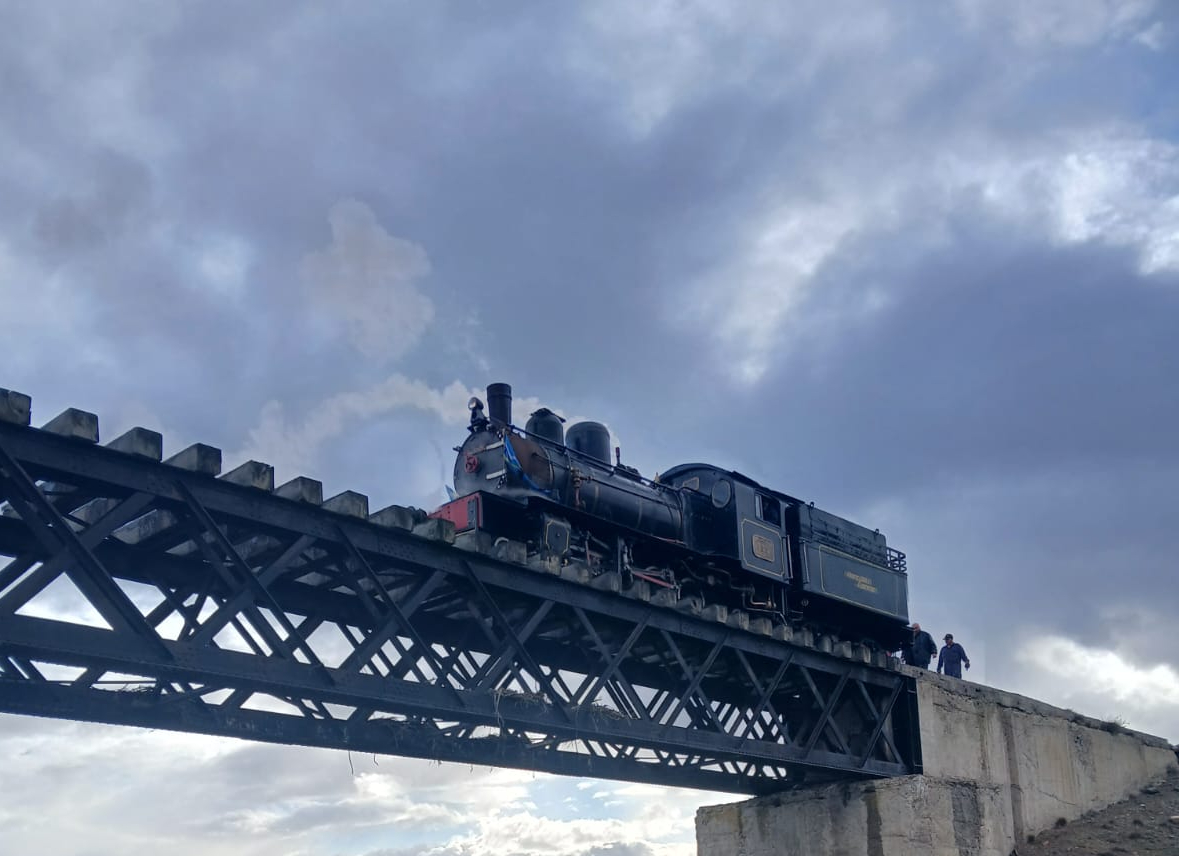 La Trochita suma una segunda locomotora